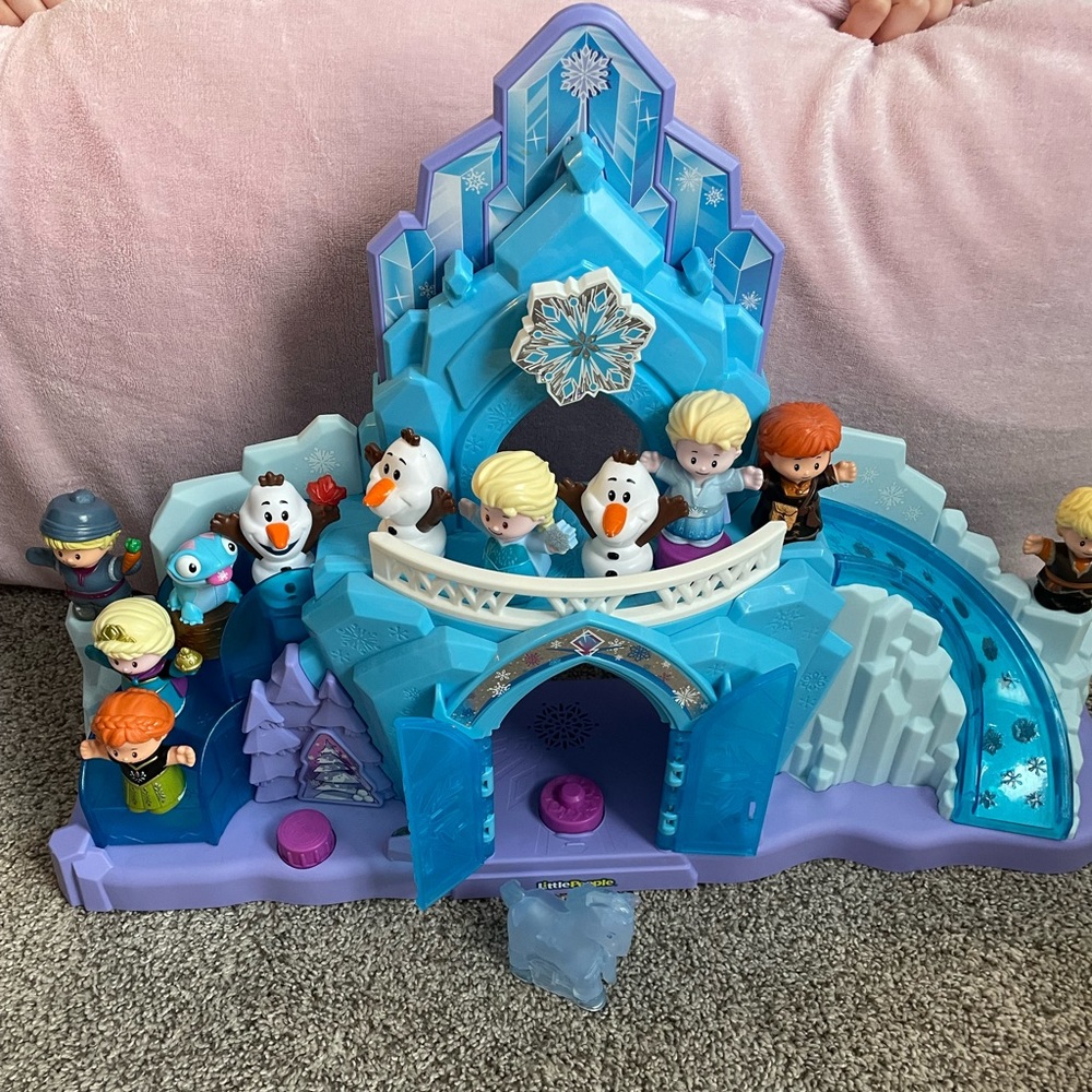 Little people frozen castle